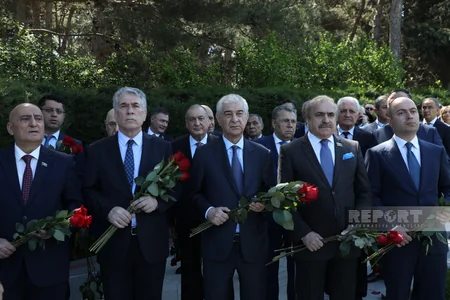 Ümummilli Lider Heydər Əliyevin xatirəsi anılır - FOTOREPORTAJ