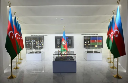 Prezident İlham Əliyev Bakıda Dövlət Bayrağı Meydanında olub, Azərbaycanın üçrəngli Bayrağını ucaldıb - YENİLƏNİB