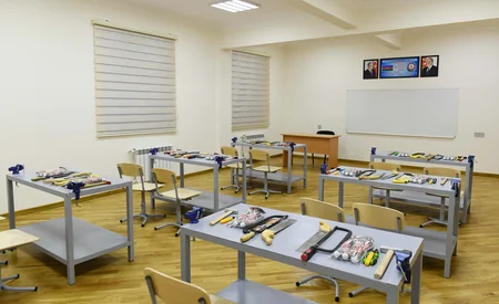 Prezident Bakıda yeni tikilən iki məktəbdə yaradılan şəraitlə tanış olub