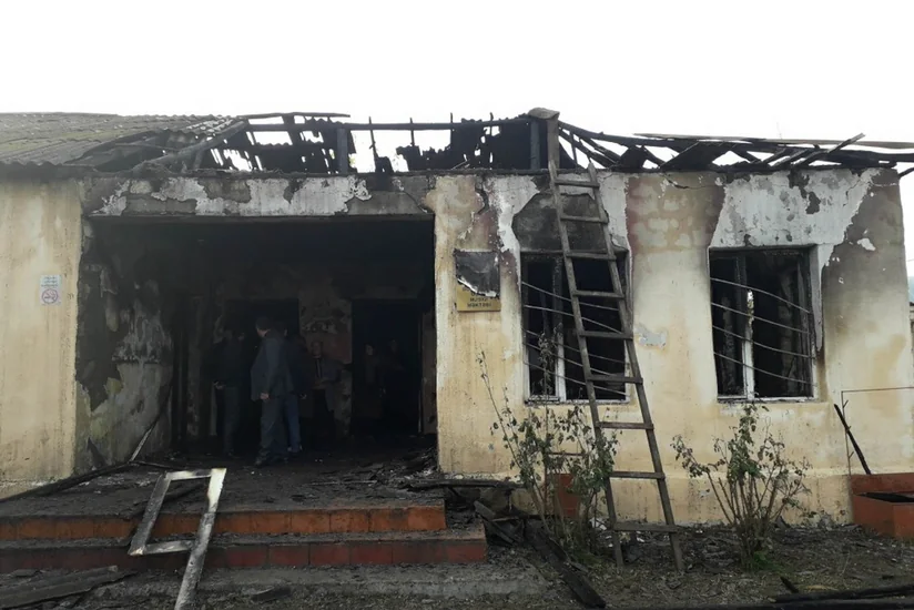 В музыкальной школе в Агджабеди произошел пожар - ВИДЕО