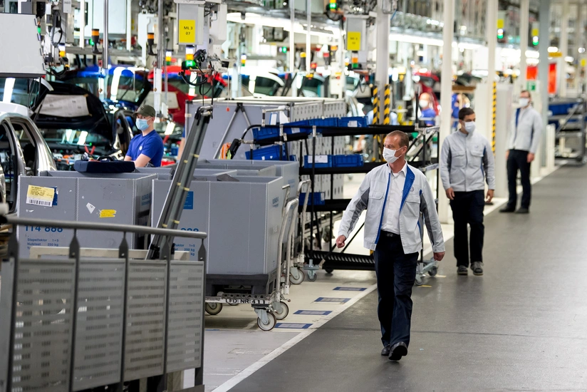Volkswagen cuts working hours due to shortage of chips