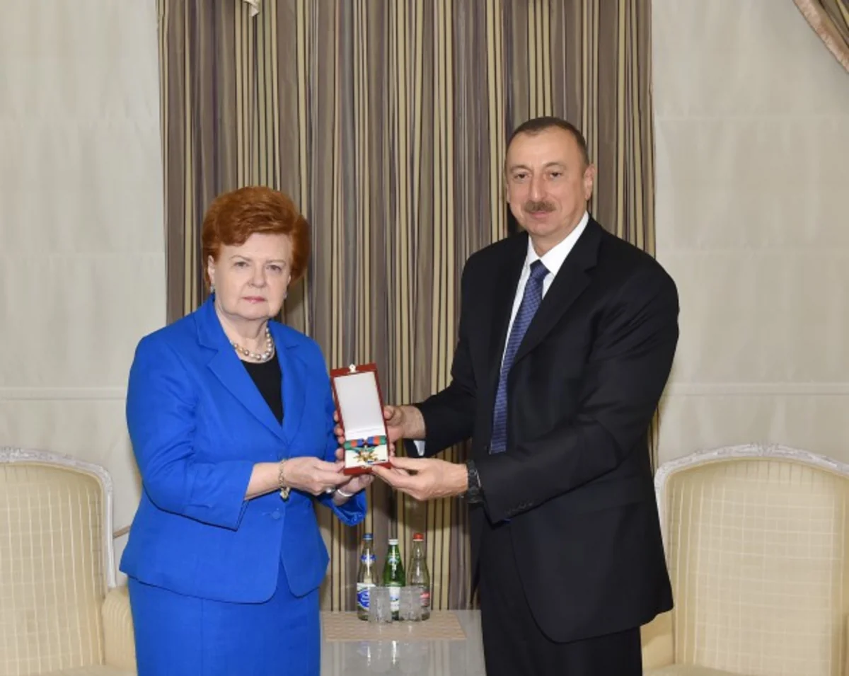 ​Prezident İlham Əliyev Latviyanın keçmiş dövlət başçısına Azərbaycanın yüksək dövlət mükafatını təqdim edib
