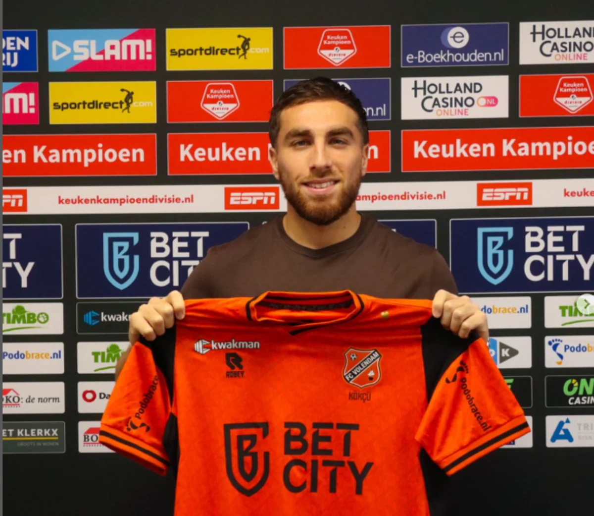 Azərbaycan millisinin futbolçusu Niderland klubuna keçib
