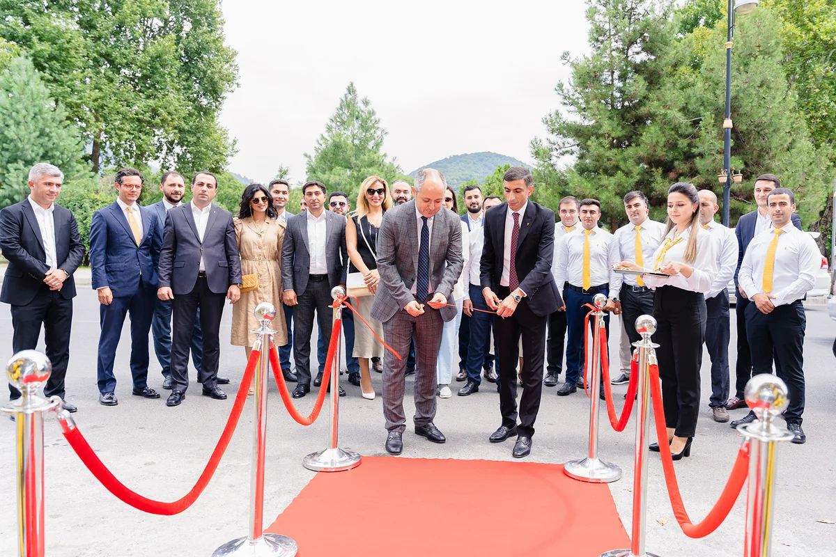 Yelo Bank artıq Qəbələdə!