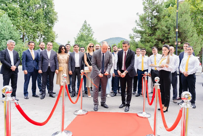 Yelo Bank artıq Qəbələdə!