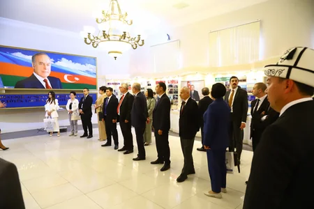 Baş prokuror beynəlxalq konfrans iştirakçıları ilə görüşüb