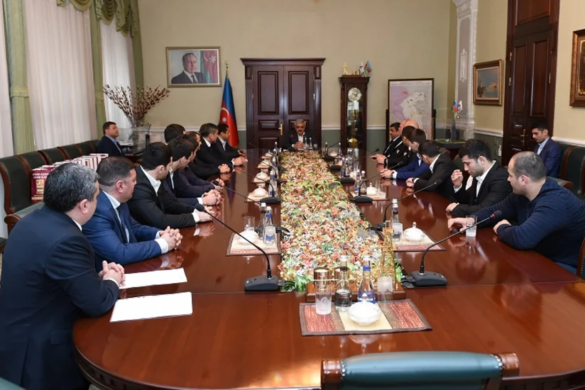 ​Ровнаг Абдуллаев встретился с достигшими успеха на чемпионате Европы спортсменами и их тренерами