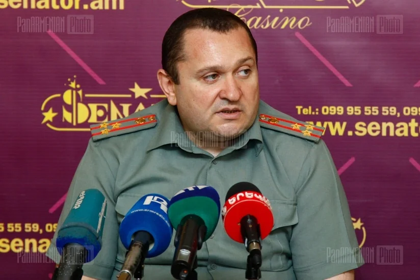 Ermənistan Müdafiə Nazirliyinin idarə rəisinin adı növbəti qalmaqalda hallanır