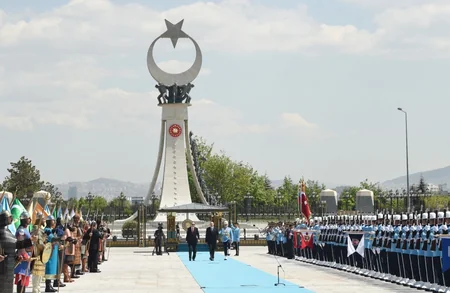 Prezident İlham Əliyevin Ankarada rəsmi qarşılanma mərasimi olub