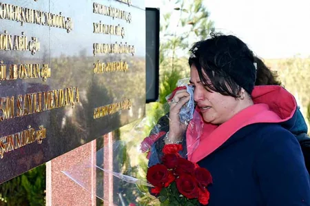 Ötən il həlak olmuş neftçilərin xatirəsinə ucaldılmış abidənin açılış mərasimi olub - FOTO