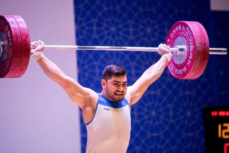 Dadaş Dadaşbəyli Azərbaycan çempionatında üç rekorda imza atıb