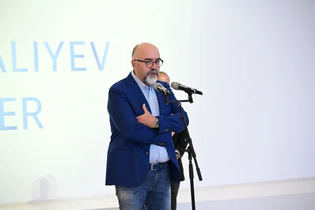 Heydər Əliyev Mərkəzində “Görünməyənin cizgiləri” sərgisi açılıb