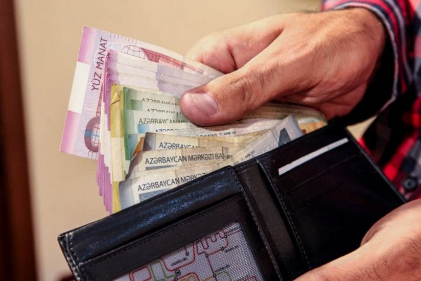 Bakıda maaşların orta həddi 4 % azalıb