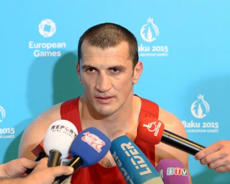Prezident İlham Əliyev Bakı 2015də qalib gələn Abdulqadir Abdullayevə qızıl medalı təqdim edib - FOTO