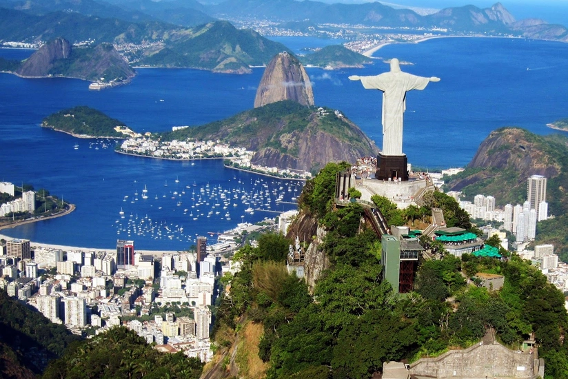 Brazil bans entry to foreigners indefinitely
