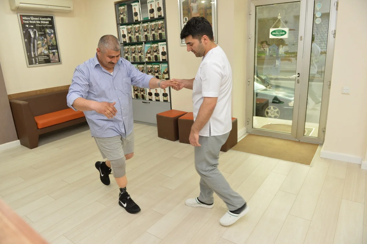 Aprel döyüşlərində yaralanmış əsgər və zabitlər Mehriban Əliyevanın təşəbbüsü ilə protezlərlə təmin edilib - VİDEO