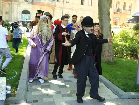 Əfsanəvi ingilis personajlar mayın 29-dək Bakıda musiqili parad edəcəklər - FOTO