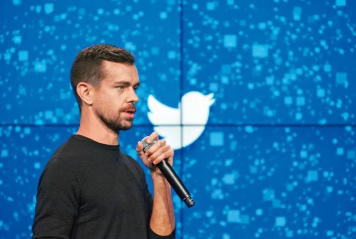 Naməlum şəxslər Twitter təsisçisinin accountunu qırıb