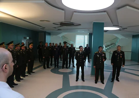 Zakir Həsənov hospitalda müalicə olunan hərbçilərə baş çəkib