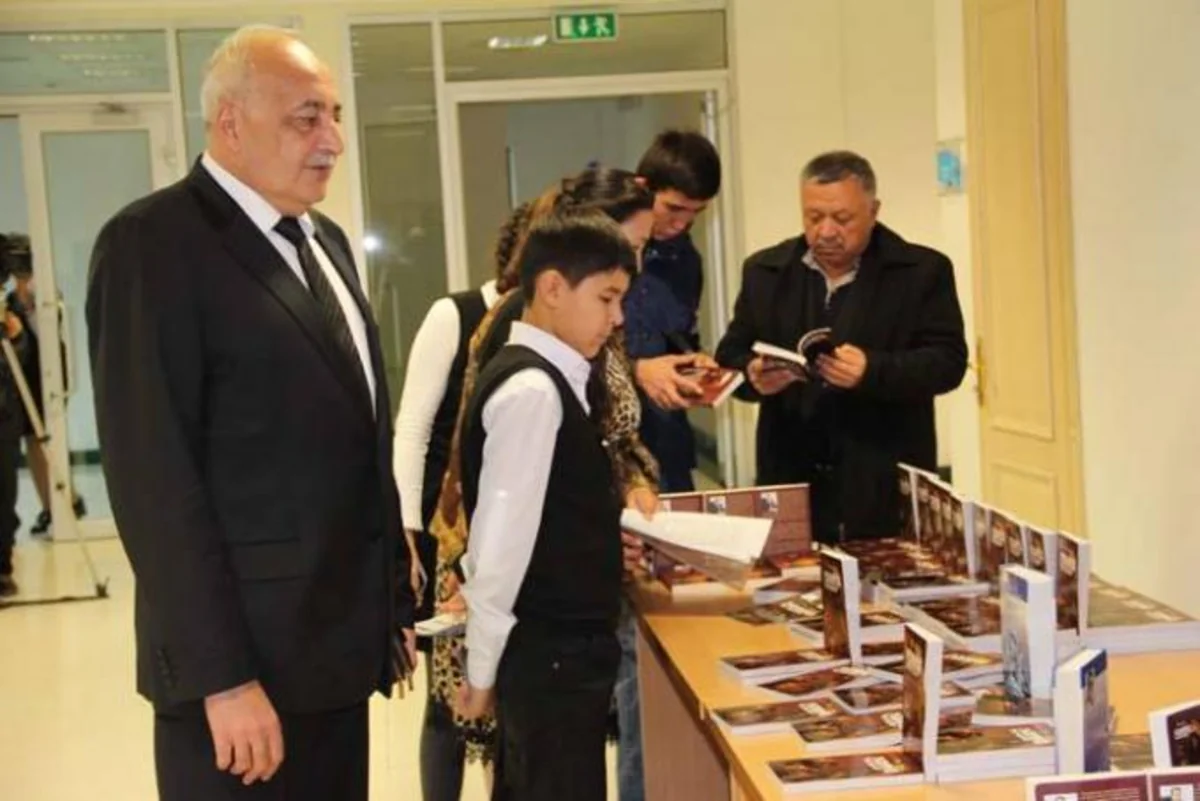 Новый роман азербайджанского писателя Юнуса Огуза презентован в Ташкенте