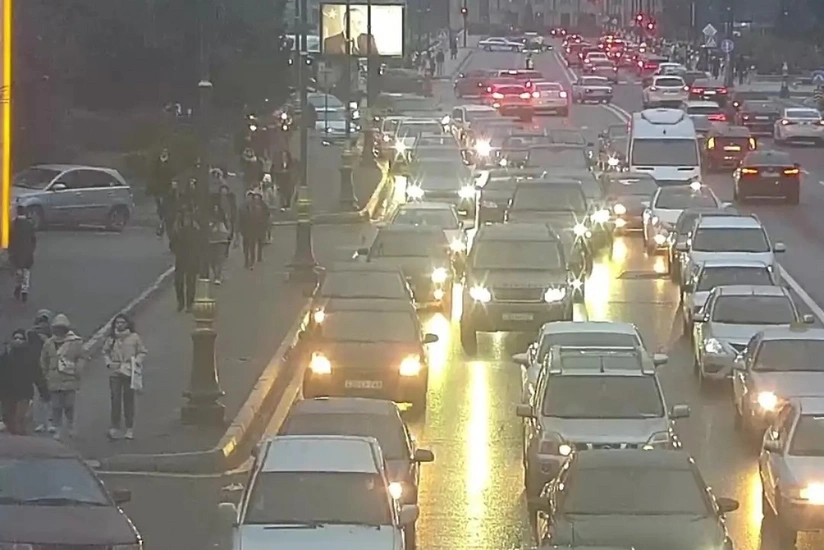 Bakının bir sıra yollarında tıxac yaranıb - SİYAHI