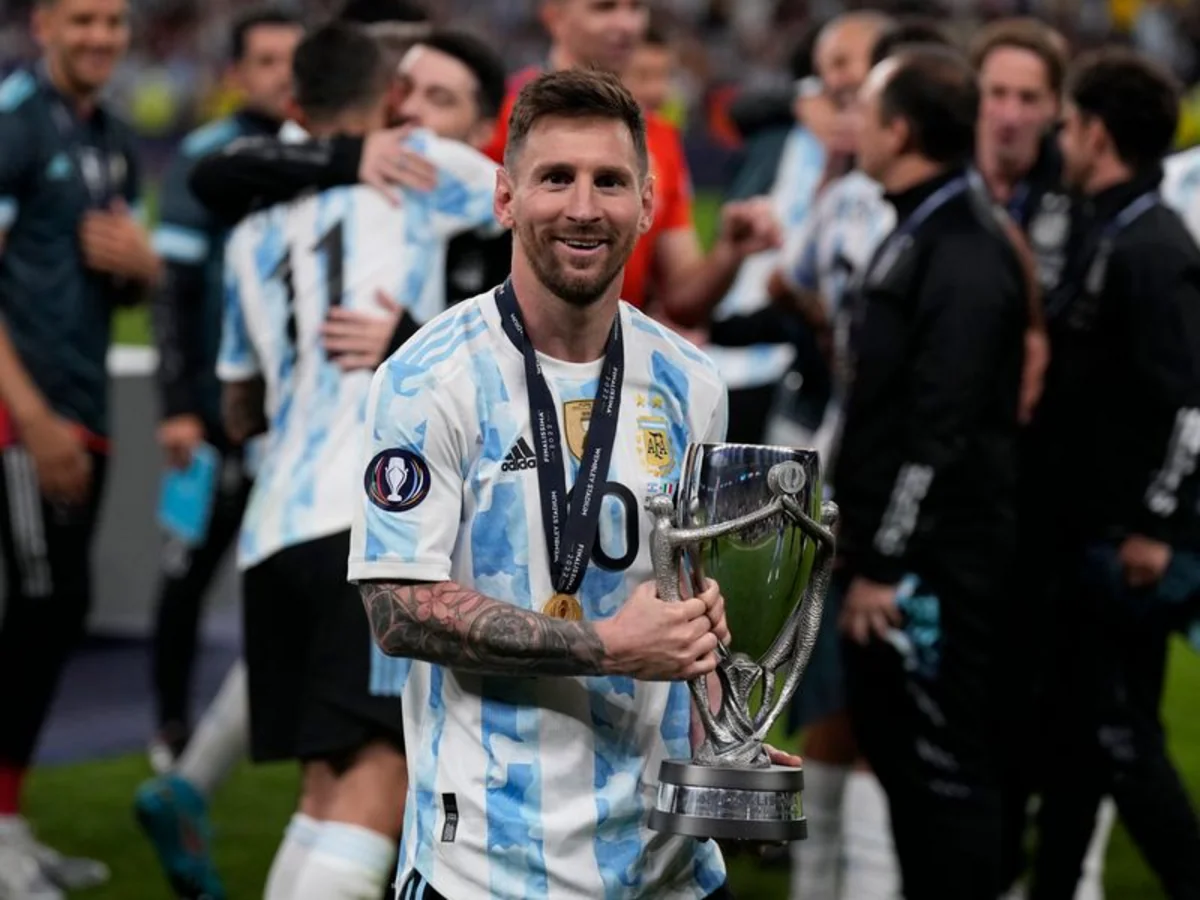 Месси стал самым титулованным футболистом мира