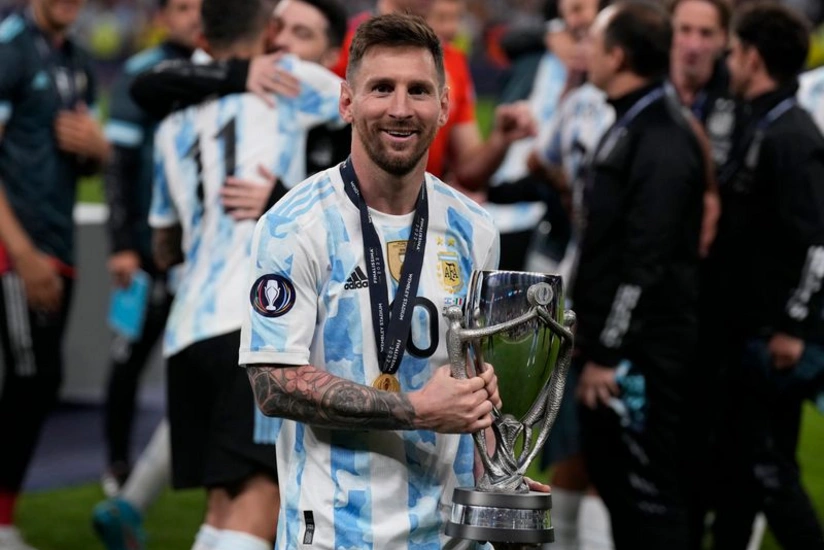 Месси стал самым титулованным футболистом мира
