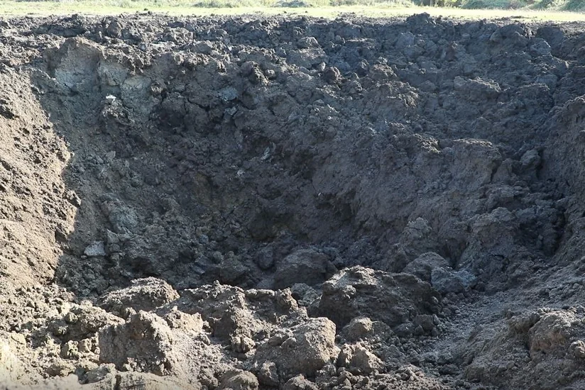 Düşmənin Bərdəyə atdığı raket böyük çuxur əmələ gətirib