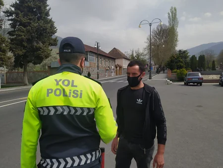 Yol polisi Qaxda reyd keçirib