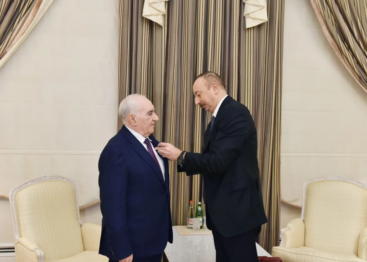 Prezident İlham Əliyev deputat Fəttah Heydərova “İstiqlal” ordeni təqdim edib - YENİLƏNİB