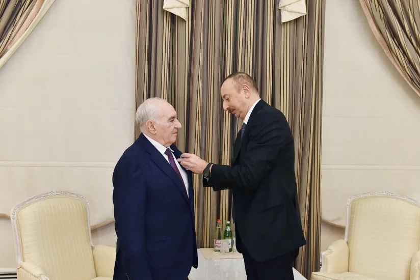 Президент Ильхам Алиев вручил Фаттаху Гейдарову орден Истиглал - ОБНОВЛЕНО