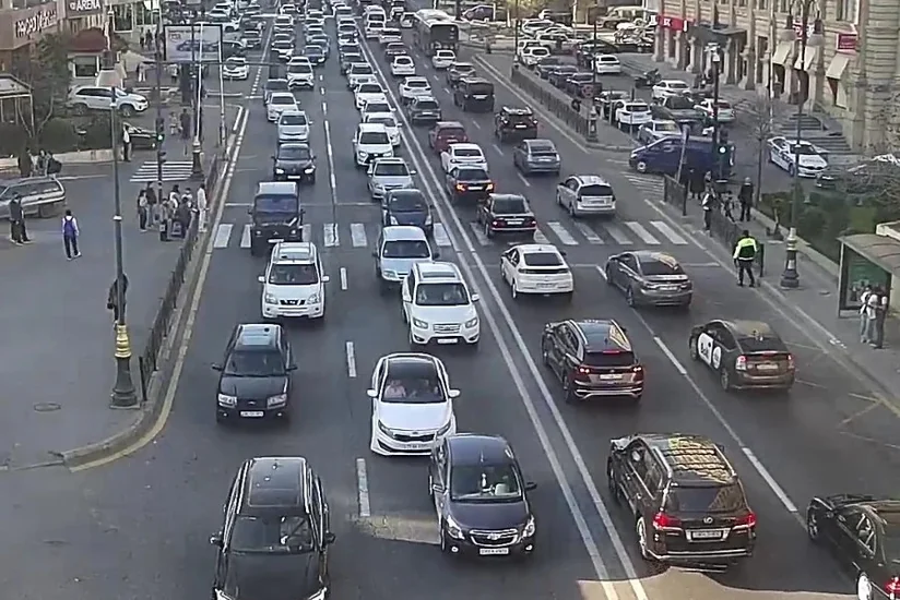 Bakının bir sıra yollarında tıxac yaranıb