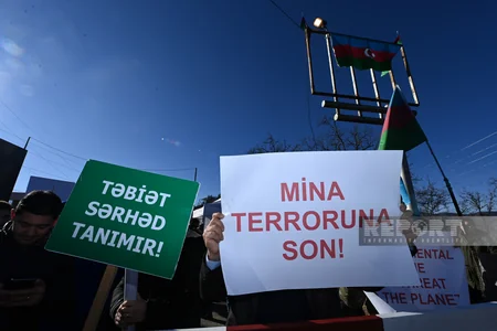 Protesters: Armenian separatists must stop looting Azerbaijan’s resources and mine terror