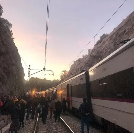При столкновения поездов в Испании погиб один человек - ФОТО