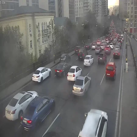 Bakının bir sıra yollarında tıxac yaranıb