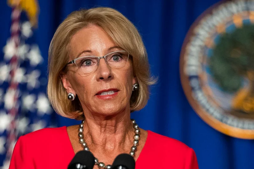 Министр образования США подала в отставку