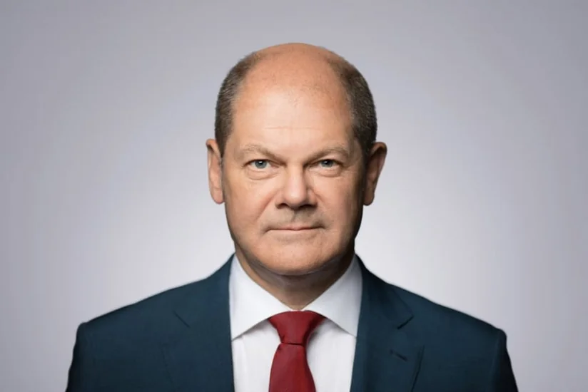 Bild: Канцлер Германии зарабатывает 30 тыс. евро в месяц