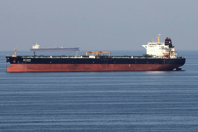 İran sahillərində qaçaqmalçılıq yolu ilə 700 min litrdən çox neft daşıyan tanker saxlanılıb