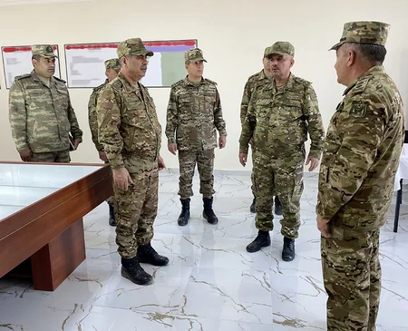 Azerbaijani Defense Minister watches exercises in commando units, gives additional instructions 