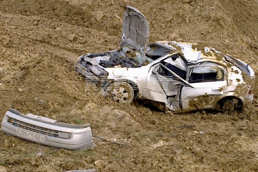 Car slids into a ditch: three injured - PHOTOS