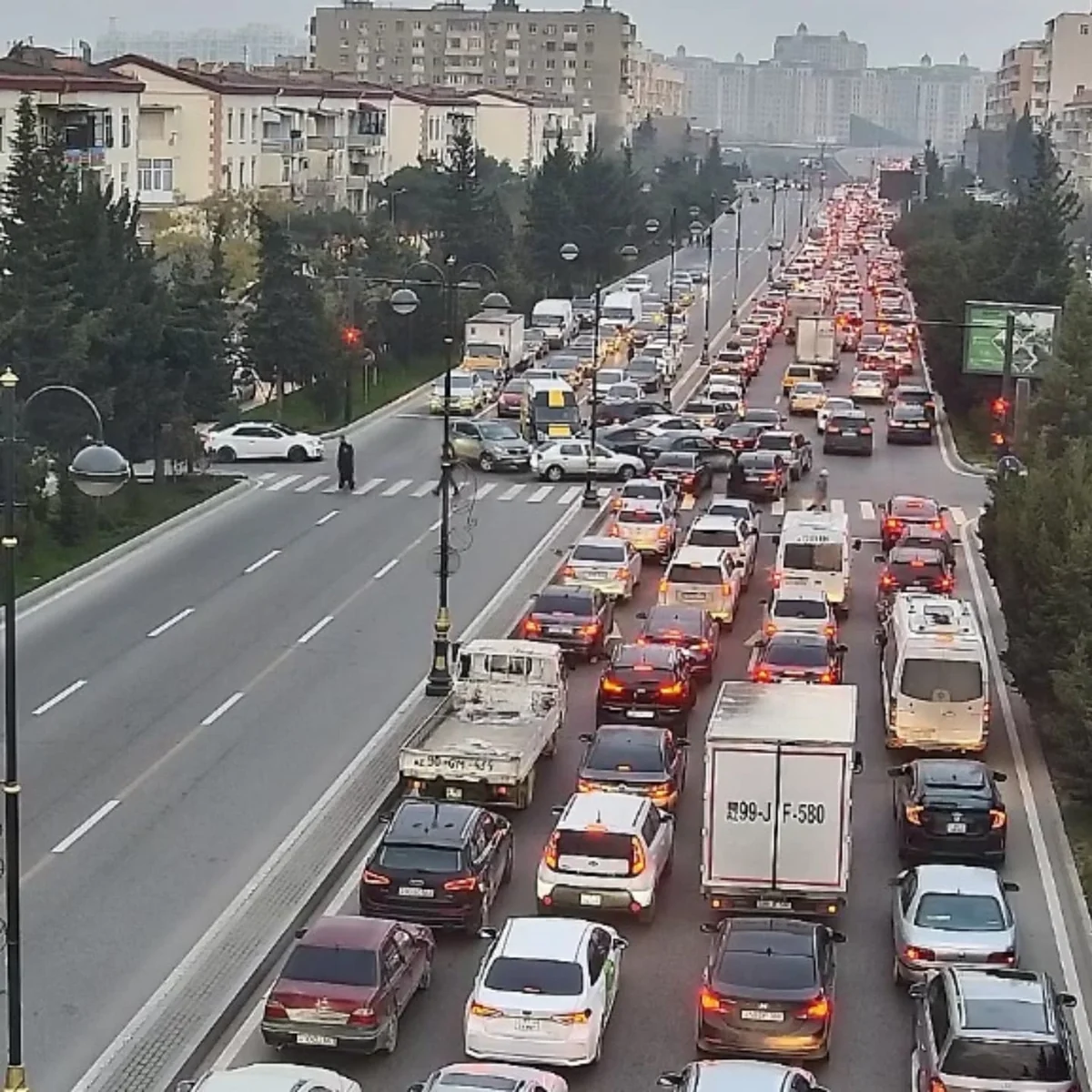 Bakının bir sıra yollarında tıxac yaranıb