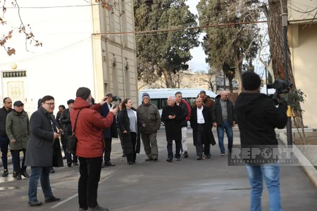 Foreign journalists visit sites of rocket attacks in Ganja