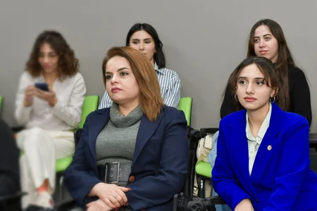 “Övladlığa götürmə sahəsində göstərilən xidmətlər”lə bağlı media nümayəndələrinə təlim keçirilib