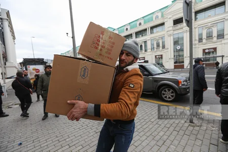 В Баку продолжается сбор помощи пострадавшим от землетрясения в Турции