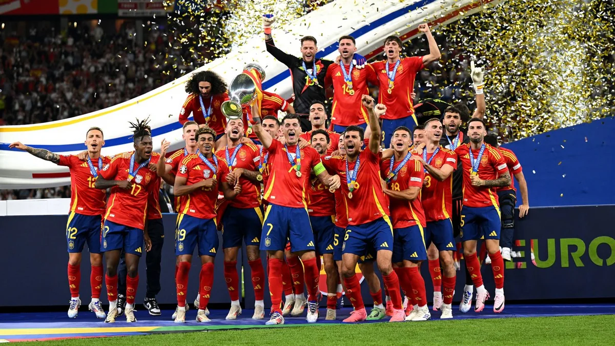 Avropa çempionatında ilk dəfə bir komandanın iki futbolçusu ən yaxşı seçilib