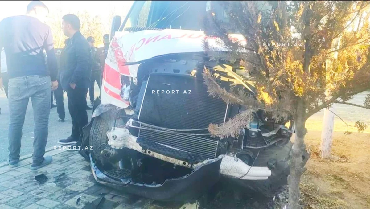 Babək rayonunda çağırışa gedən təcili tibbi yardım avtomobili qəzaya uğrayıb, xəsarət alanlar var