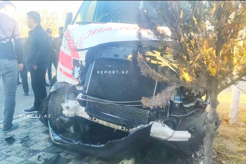 Babək rayonunda çağırışa gedən təcili tibbi yardım avtomobili qəzaya uğrayıb, xəsarət alanlar var