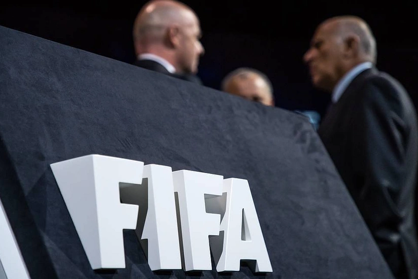 FIFA Arsenalı transferlərə görə cərimələdi