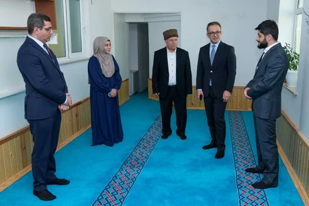 Dövlət Komitəsinin sədri Binəqədidəki məscidlərdə din xadimləri ilə görüşüb