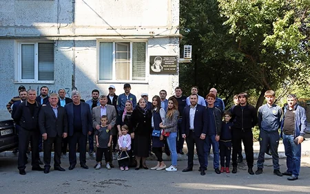 Mahaçqalada Azərbaycan millisi və Anjinin sabiq futbolçusu İbrahim Həsənbəyovun xatirə lövhəsi açılıb